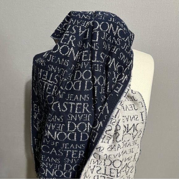 ⭐️Doncaster 100% Virgin Wool Navy | Taupe Logo Scarf - Picture 5 of 7